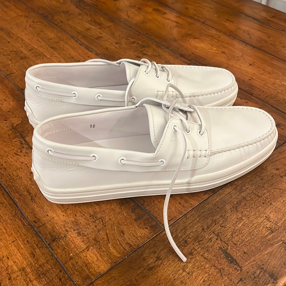 Tod’s boat shoes for men. Size 10 in Tod’s fits US size 11